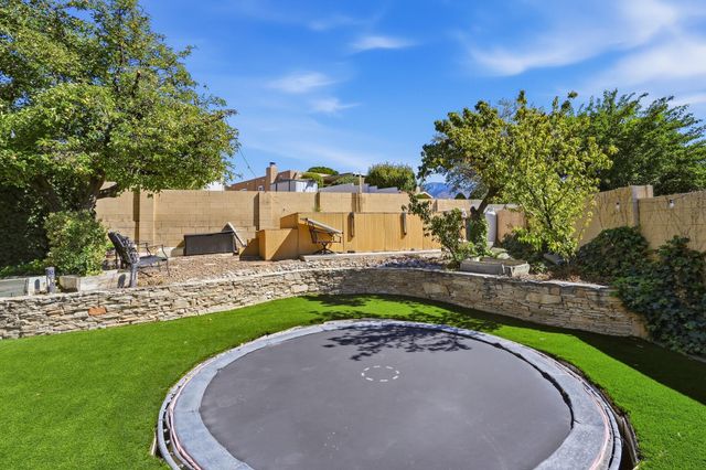 10016 Academy Knolls Drive NE, Albuquerque, NM 87111