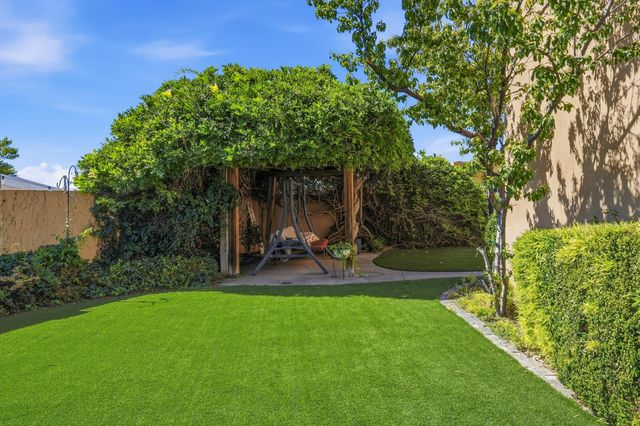 10016 Academy Knolls Drive NE, Albuquerque, NM 87111