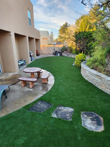 10016 Academy Knolls Drive NE, Albuquerque, NM 87111
