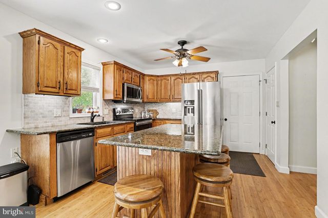 4 BROOKWOOD DR, Lititz, PA 17543