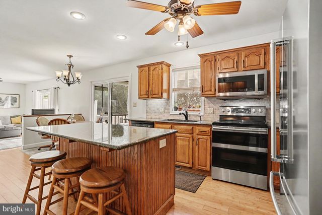 4 BROOKWOOD DR, Lititz, PA 17543