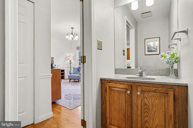 4 BROOKWOOD DR, Lititz, PA 17543