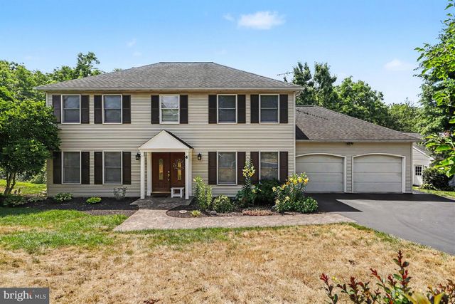 4 BROOKWOOD DR, Lititz, PA 17543