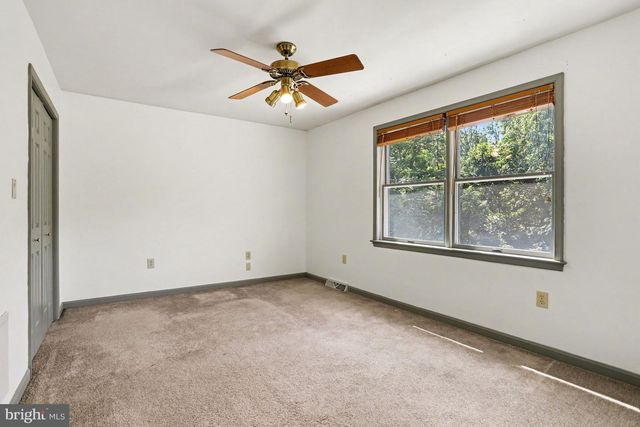 4 BROOKWOOD DR, Lititz, PA 17543