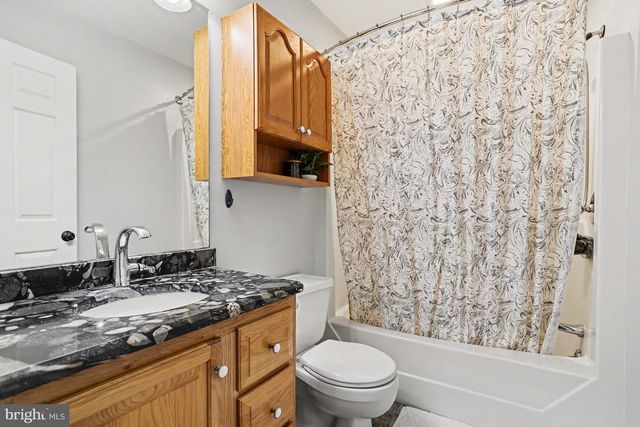 4 BROOKWOOD DR, Lititz, PA 17543