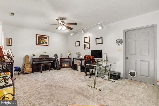 4 BROOKWOOD DR, Lititz, PA 17543