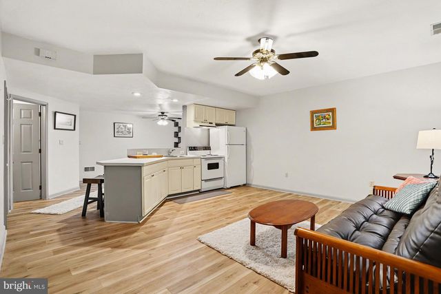 4 BROOKWOOD DR, Lititz, PA 17543
