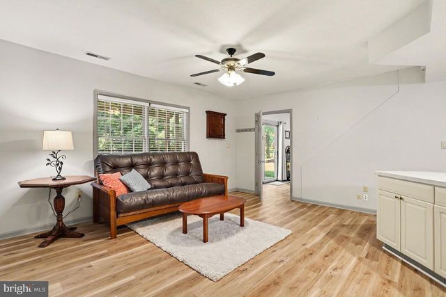 4 BROOKWOOD DR, Lititz, PA 17543