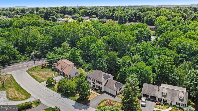 4 BROOKWOOD DR, Lititz, PA 17543