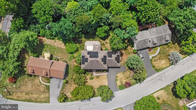 4 BROOKWOOD DR, Lititz, PA 17543