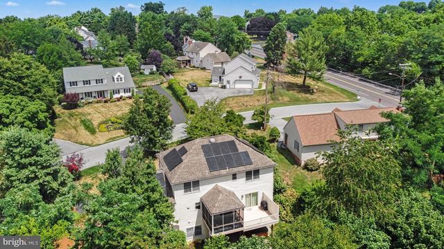 4 BROOKWOOD DR, Lititz, PA 17543