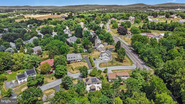 4 BROOKWOOD DR, Lititz, PA 17543