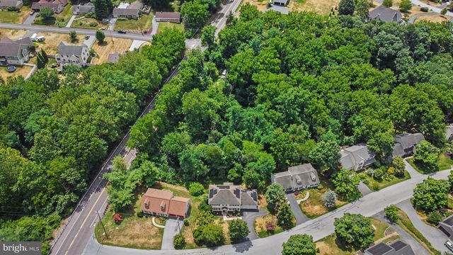 4 BROOKWOOD DR, Lititz, PA 17543