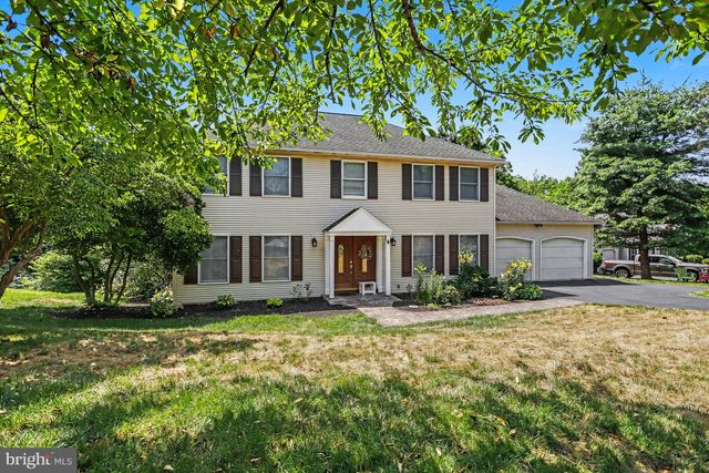 4 BROOKWOOD DR, Lititz, PA 17543