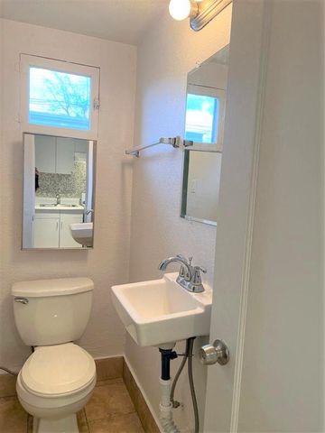 4127 N 18th Place Apt 3, Phoenix, AZ 85016