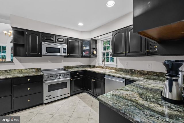9405 LAGOVISTA CT, Great Falls, VA 22066