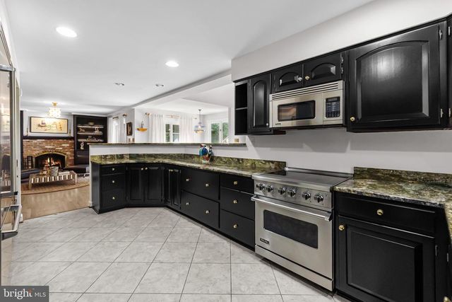 9405 LAGOVISTA CT, Great Falls, VA 22066