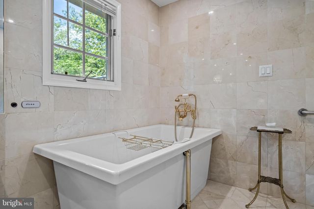9405 LAGOVISTA CT, Great Falls, VA 22066