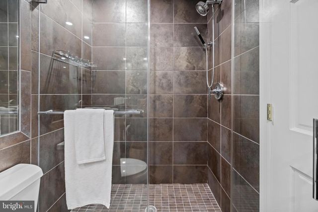 9405 LAGOVISTA CT, Great Falls, VA 22066