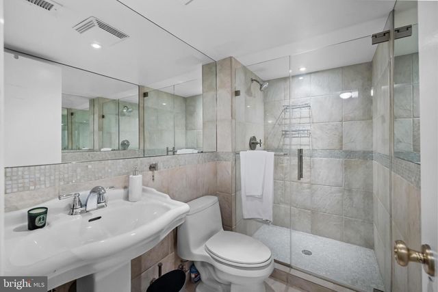 9405 LAGOVISTA CT, Great Falls, VA 22066