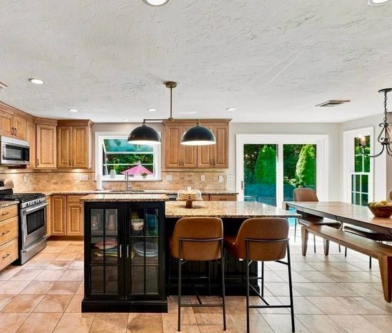 14 Cedar Ridge Ln, Mansfield, MA 02048