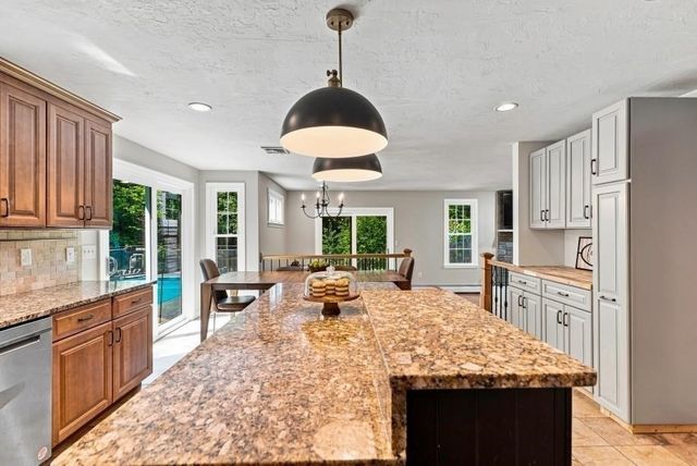 14 Cedar Ridge Ln, Mansfield, MA 02048