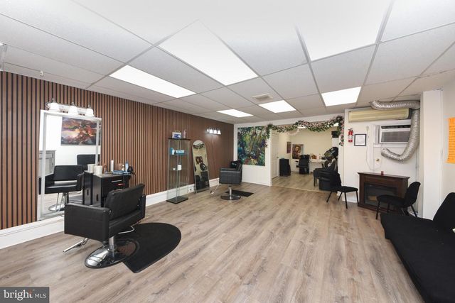 86 N YORK RD, Willow Grove, PA 19090