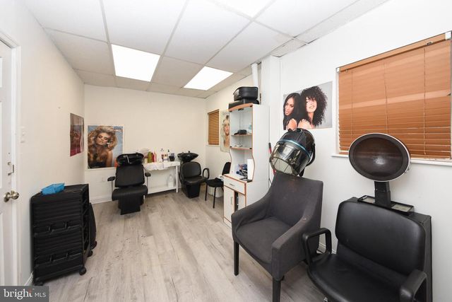 86 N YORK RD, Willow Grove, PA 19090