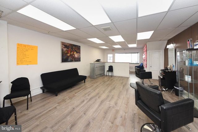 86 N YORK RD, Willow Grove, PA 19090