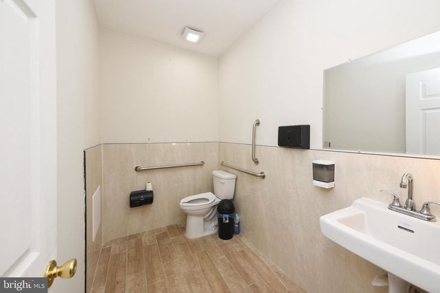 86 N YORK RD, Willow Grove, PA 19090