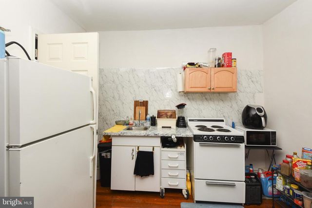 86 N YORK RD, Willow Grove, PA 19090