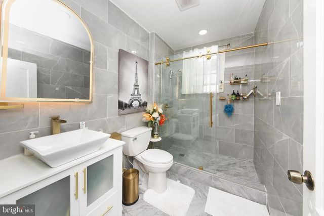 86 N YORK RD, Willow Grove, PA 19090