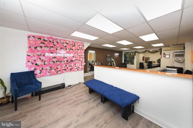 86 N YORK RD, Willow Grove, PA 19090