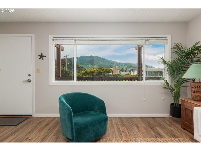 48250 BREAKERS Blvd 7, Neskowin, OR 97149