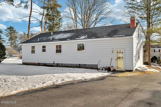 1057 Timothy Lane, Niskayuna, NY 12309