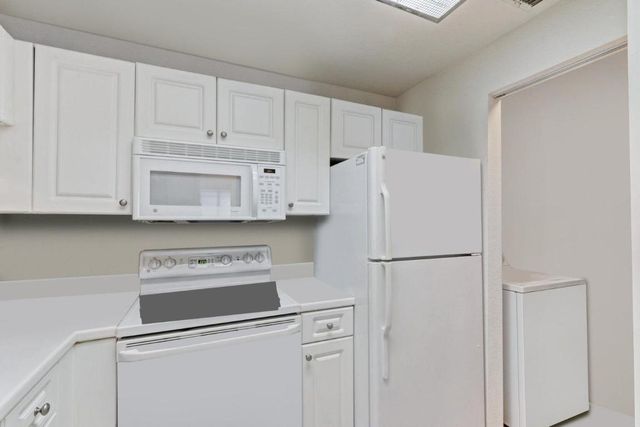 2806 Veronia Drive 301, Palm Beach Gardens, FL 33410