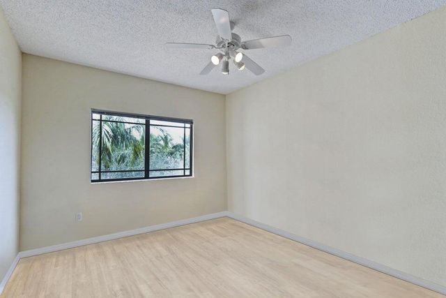 2806 Veronia Drive 301, Palm Beach Gardens, FL 33410