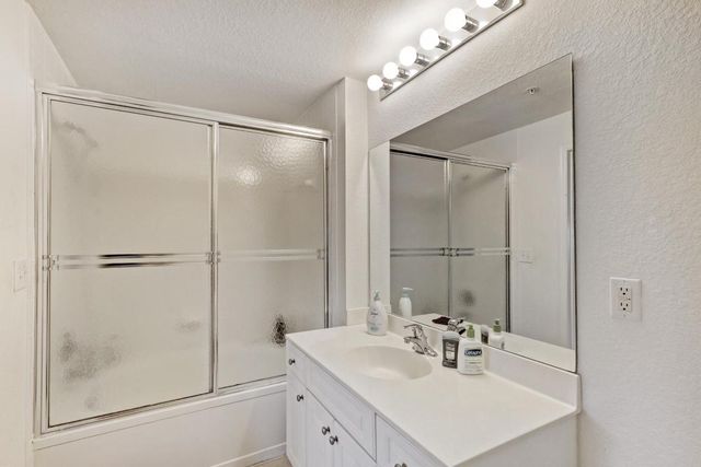 2806 Veronia Drive 301, Palm Beach Gardens, FL 33410