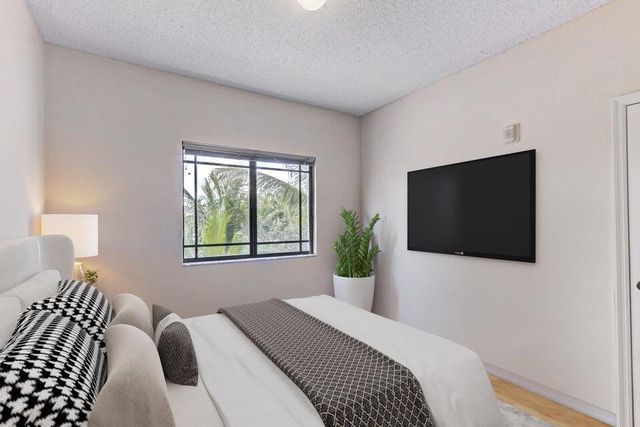 2806 Veronia Drive 301, Palm Beach Gardens, FL 33410