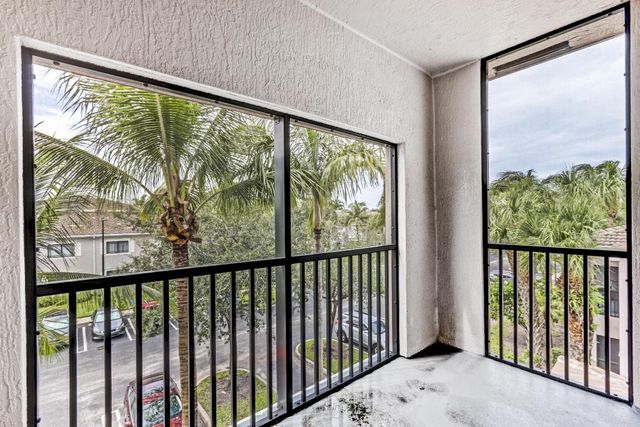 2806 Veronia Drive 301, Palm Beach Gardens, FL 33410