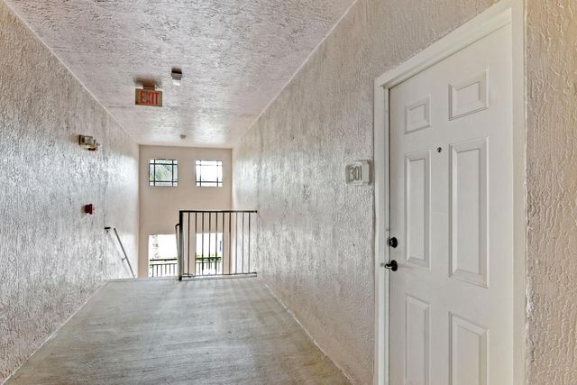 2806 Veronia Drive 301, Palm Beach Gardens, FL 33410