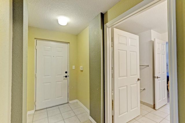 2806 Veronia Drive 301, Palm Beach Gardens, FL 33410