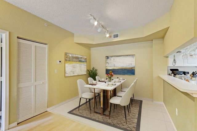 2806 Veronia Drive 301, Palm Beach Gardens, FL 33410