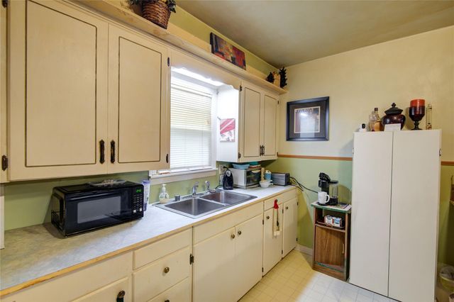 3514 Commerce Street, Damon, TX 77430