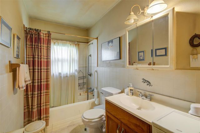 3514 Commerce Street, Damon, TX 77430