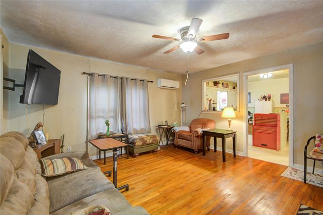 3514 Commerce Street, Damon, TX 77430