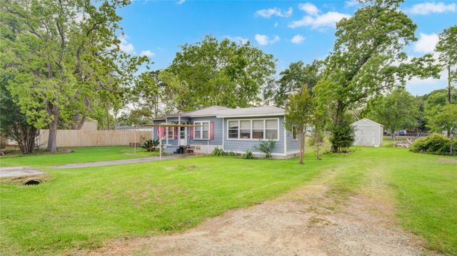 3514 Commerce Street, Damon, TX 77430