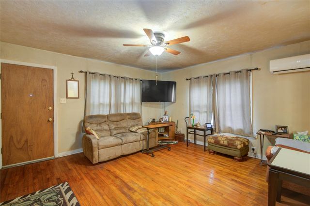 3514 Commerce Street, Damon, TX 77430
