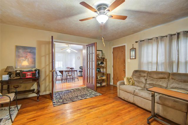 3514 Commerce Street, Damon, TX 77430