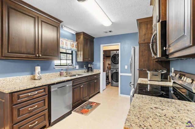 616 Shannon Ridge Drive, Bonaire, GA 31005